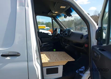 2021 Mercedes-Benz Sprinter 2500 High Roof I4 z USA, uszkodzony, nr VIN W1W40CHY9MT052717